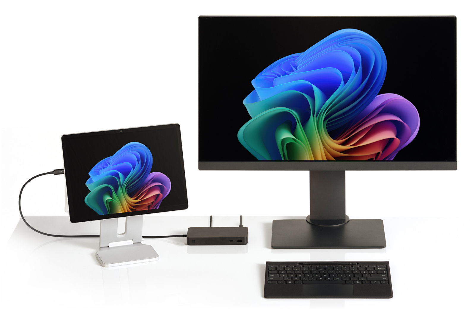 Απεικόνιση του Surface Pro συνδεδεμένου σε οθόνη μέσω ενός σταθμού βάσης